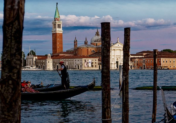 La sera davanti alla laguna La sera davanti alla laguna